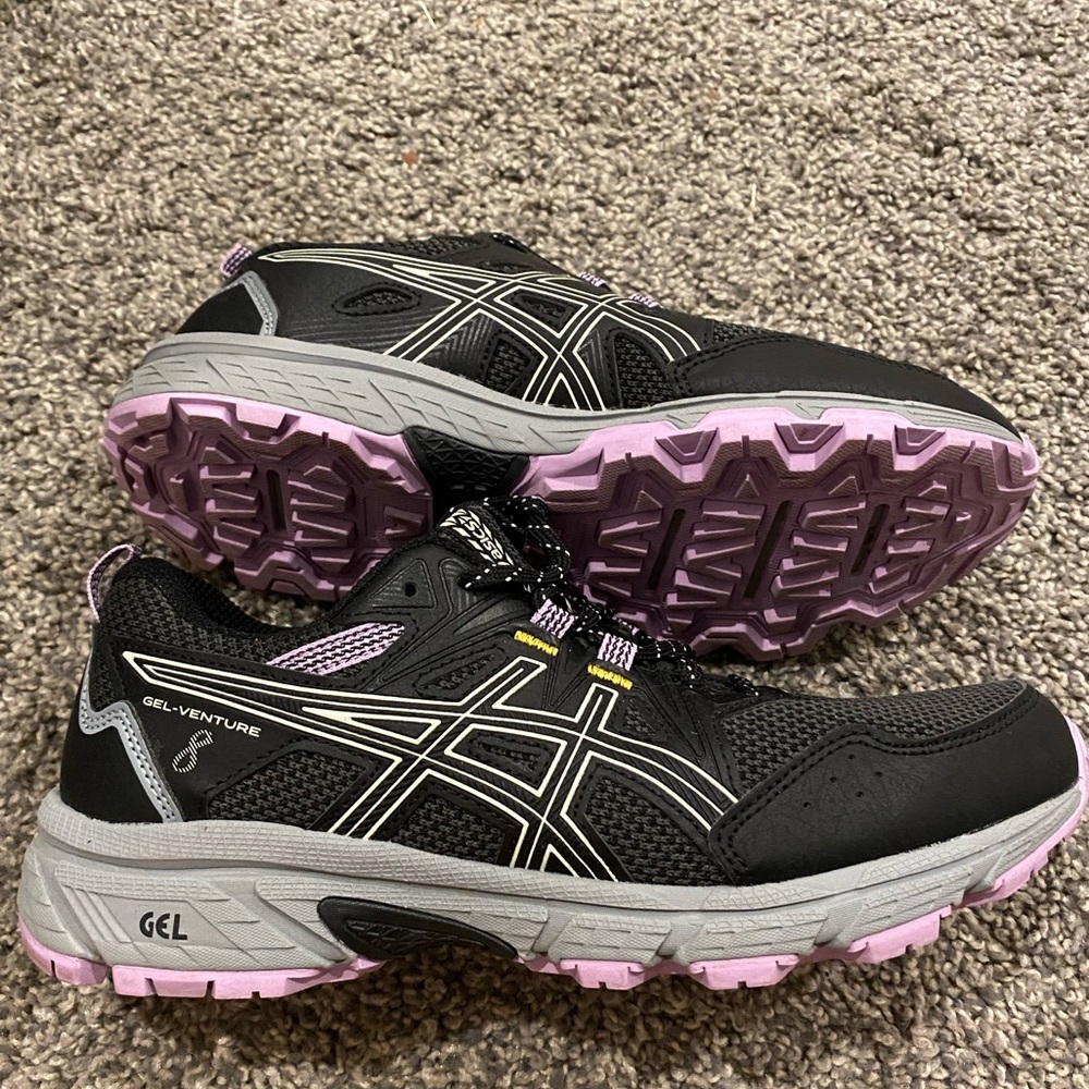 ASICS Gel Venture Like New